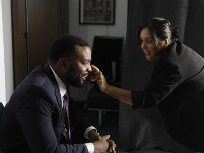 Rickie Orozco, the Bass Lab’s on-set make-up artist, touches up Atty. Merritt in between takes. (Photo by Steve Cohn © 2024.)